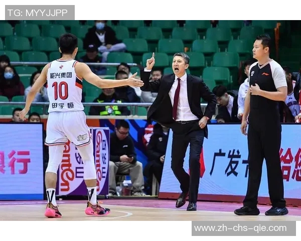 CBA焦点对决广州队迎战广东队全力争胜展现篮球魅力